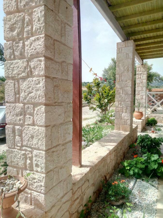 εmmi Apartment *